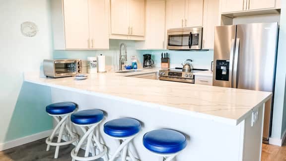 Remodeled One bd Ocean, AC,wifi, pool/hot tub D102 - Image 5